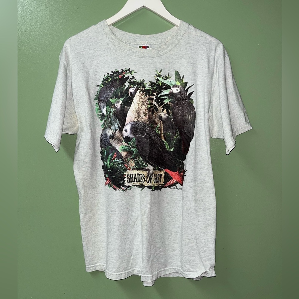Fruit of the Loom vintage Loftteez “shades of grey” parrot tropical t shirt L